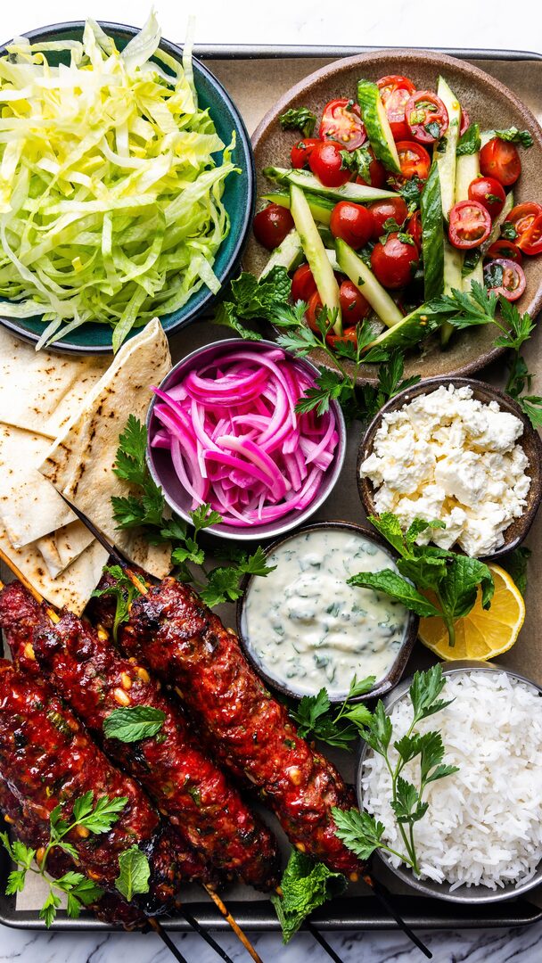 Gerookte Runder Koftas met Knoflook Yoghurt Tahini Saus